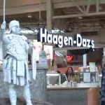 Lebendige Statue