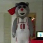Teddybär im Einkaufszentrum